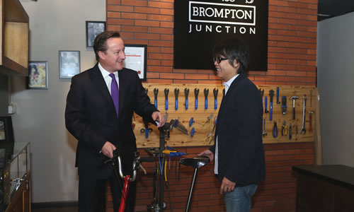直击：英国首相访华 昨晨参观Brompton上海店